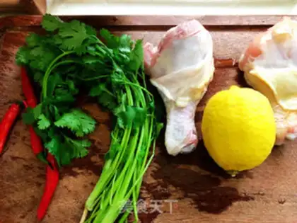 Make Lemon hand tore a chicken leg step 0