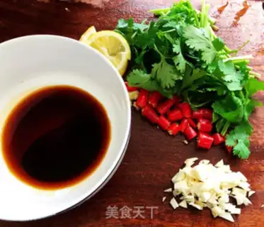 Make Lemon hand tore a chicken leg step 2