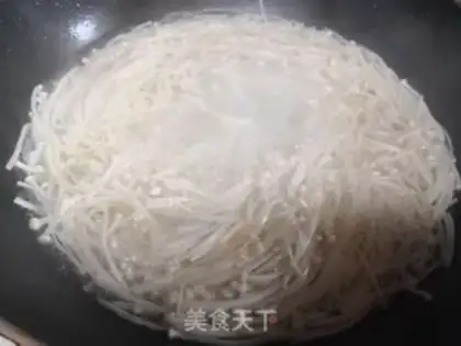 Make Frozen needle mushrooms step 1