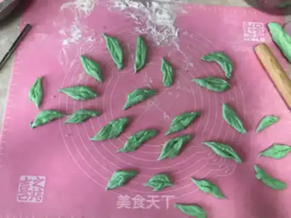 Make Rose rolls step 7