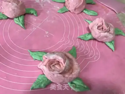 Make Rose rolls step 8