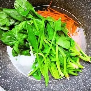 Make A spinach mix fan step 5