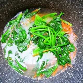 Make A spinach mix fan step 6