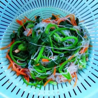 Make A spinach mix fan step 7