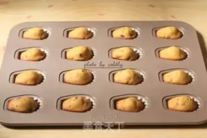 Make Caramel cranberry Madeleine step 12