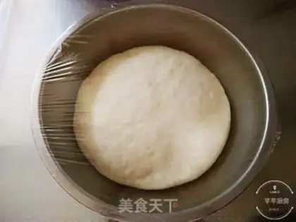 Make Four season bean pork buns step 1