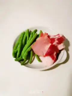 Make Four season bean pork buns step 2