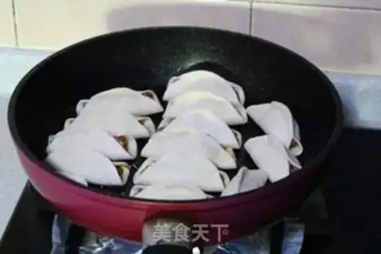 Make Beef pan sticker step 21