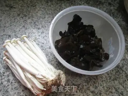 Make The black ear of seafood mushrooms step 0