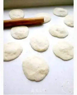 Make Four season bean pork buns step 9