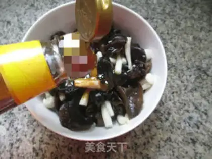Make The black ear of seafood mushrooms step 7