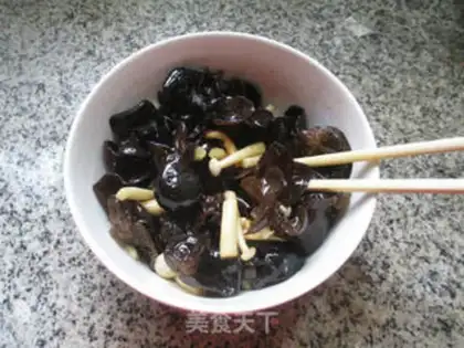 Make The black ear of seafood mushrooms step 8