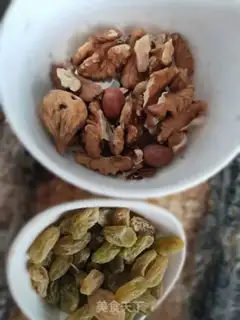 Make walnut banana porridge step 2