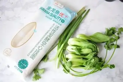 Make Sour spicy. Soup noodles step 0