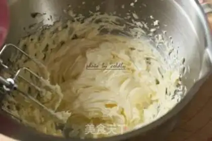 Make kitty cheese crackers step 2