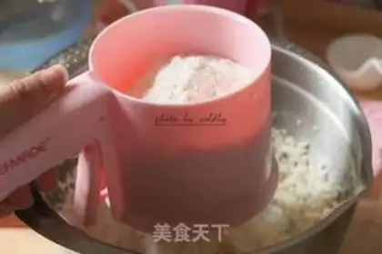 Make kitty cheese crackers step 5