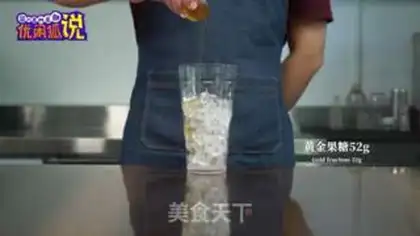 Make Lemon tea with hands step 1