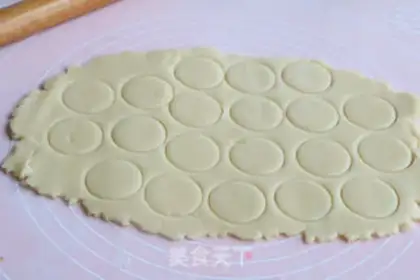 Make Piggy cookies step 4