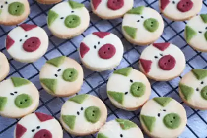 Make Piggy cookies step 7