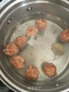 Make The green mushroom meatball soup step 1
