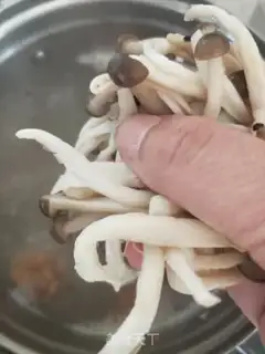 Make The green mushroom meatball soup step 2