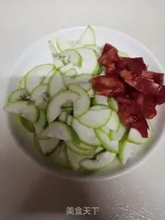 Make The night roses with tomatoes step 1