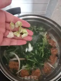 Make The green mushroom meatball soup step 4