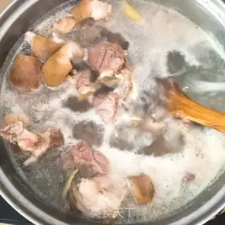 Make Blackwood, mushrooms, pig hoofs step 0