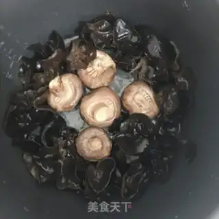 Make Blackwood, mushrooms, pig hoofs step 5