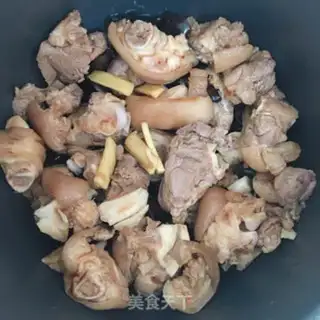 Make Blackwood, mushrooms, pig hoofs step 6