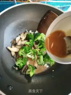 Make Garlic abalone broccoli step 12