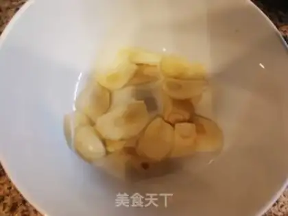 Make Beef shrimp and vegetable noodles step 1