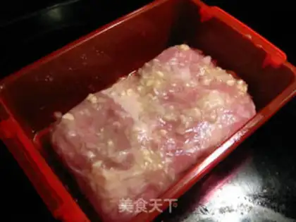 Make Garlic roast pork step 2