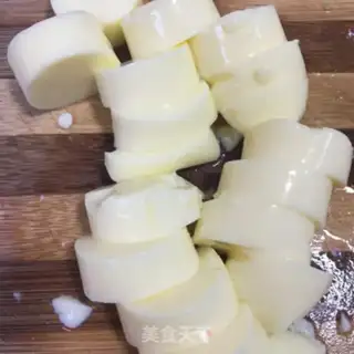 Make Jelly tofu mushroom soup step 1