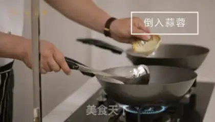Make Red oil sea cucumbers step 2
