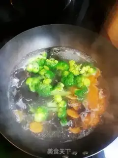 Make Beef shrimp and vegetable noodles step 5