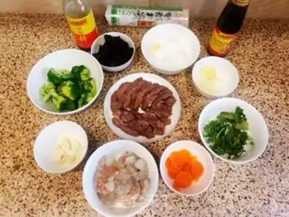 Make Beef shrimp and vegetable noodles step 6