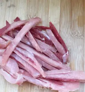 Make Sea cucumber silk tomato egg noodles step 0