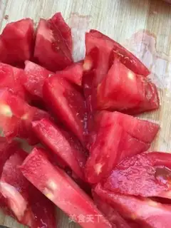 Make Sea cucumber silk tomato egg noodles step 1