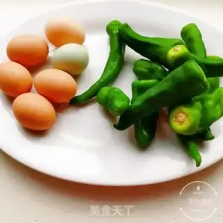 Make Peppers fried eggs step 0