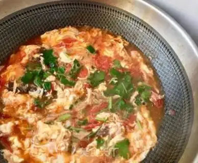 Make Sea cucumber silk tomato egg noodles step 12