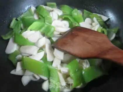 Make Green pepper, white fried chicken chest step 10