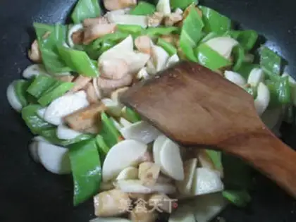 Make Green pepper, white fried chicken chest step 11