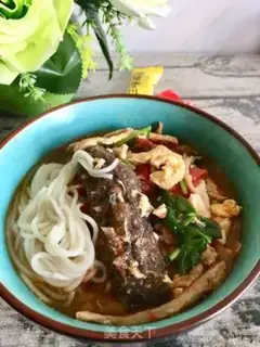 Make Sea cucumber silk tomato egg noodles step 17