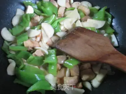 Make Green pepper, white fried chicken chest step 14