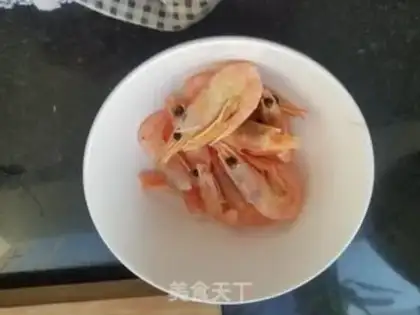 Make cucumber arctic shrimp congee step 1