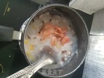 Make cucumber arctic shrimp congee step 2