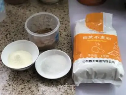 Make Milky red sugar buns step 0