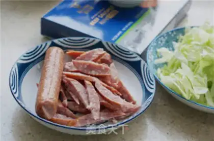 Make Beef sausage egg soup step 1