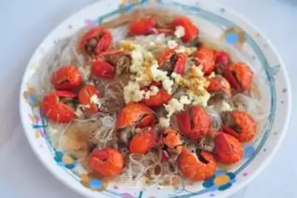 Make A lobster-tail garlic fan step 4